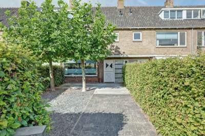 Woning van Assendelftstraat 102 Waalwijk