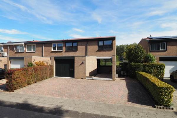 Woning Adriaan van Ostadelaan 15 Alblasserdam