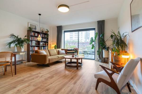Woning Laan op Zuid 1636 Rotterdam