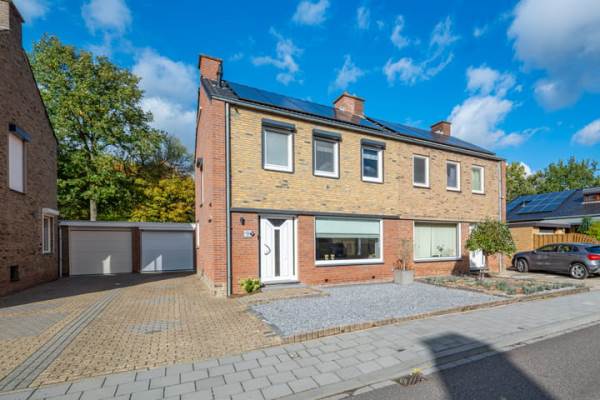 Woning Burg. Hausmansstraat 9 Buchten