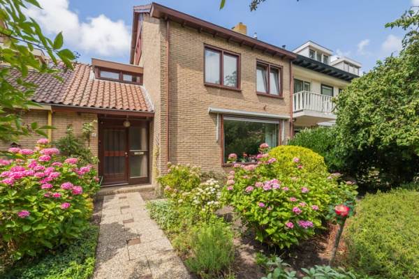 Woning Vincent van Goghsingel 10 Hillegom