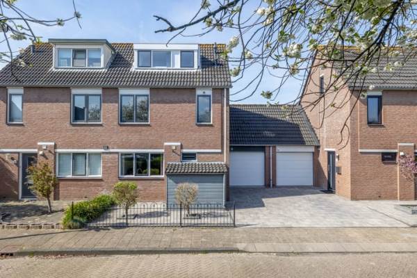 Woning Jacob van Heemskerkstraat 18 Hellevoetsluis