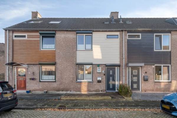 Woning P. van Anrooystraat 14 Spijkenisse