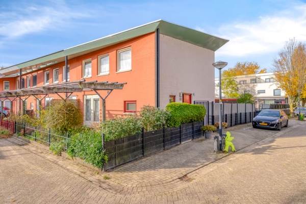 Woning Karmozijnhof 2 Almere