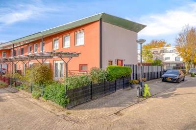 Woning Karmozijnhof 2 Almere