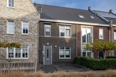 Woning Iepenlaan 8 Dirksland