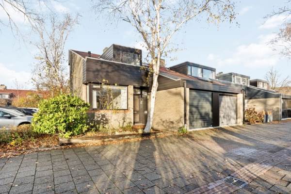 Woning Burgemeester De Koolplantsoen 15 Voorschoten