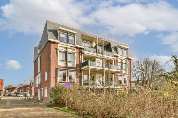 Woning Oude Raadhuisplein 18 Hendrik-Ido-Ambacht