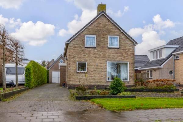 Woning Van Voortstraat 11 Surhuisterveen