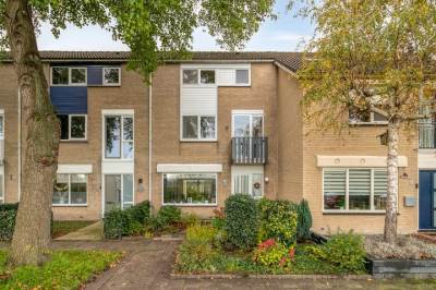 Woning Rembrandt van Rijnsingel 80 Roelofarendsveen