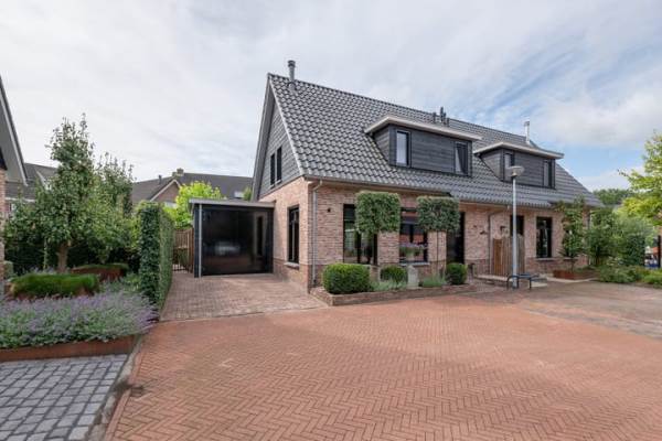 Woning Dirkjeserf 12 Wekerom