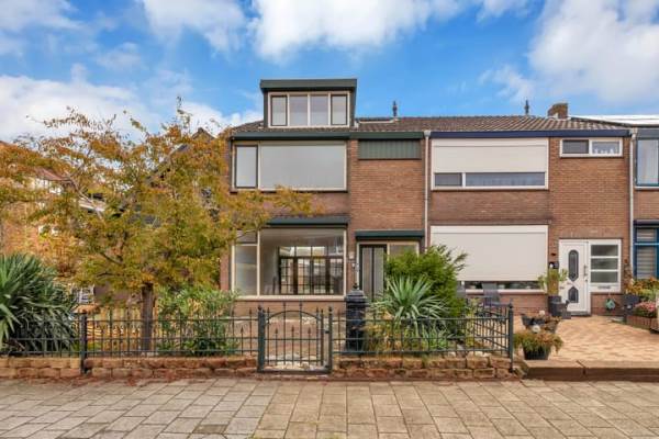 Woning Mr G Groen van Prinstererlaan 1 Zuidland