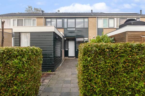 Woning Platohôf 33 Stiens