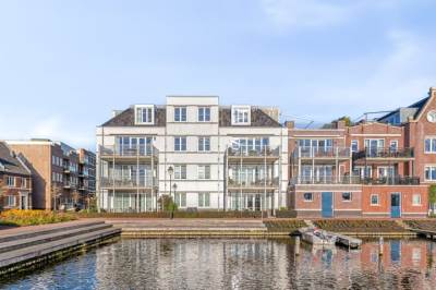 Woning Middenoever 72 Roelofarendsveen