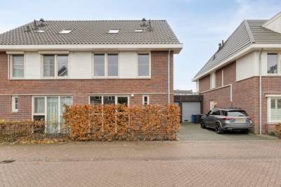 Woning Voorneveldstraat 8 Pernis Rotterdam