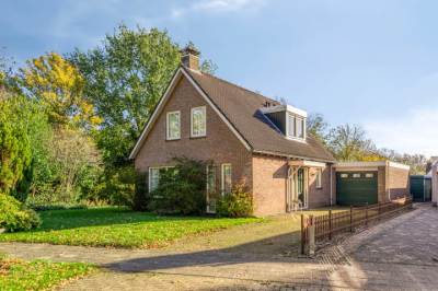 Woning Mr. W.M. Oppedijk van Veenweg 66 Burgum