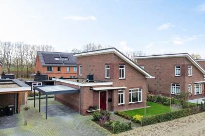 Woning Helmbloemwal 11 Emmen