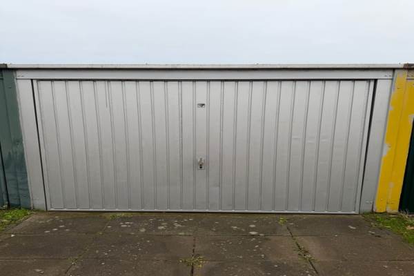 Garage Doornluststraat 19G18 Oost-Souburg