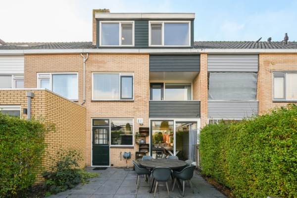 Woning Lijsterlaan 136 Maassluis