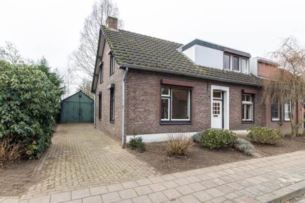 Woning Pastoor Hanraetsstraat 1 Roggel
