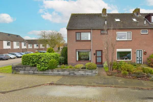 Woning Wethouder van Damlaan 8 Wilnis