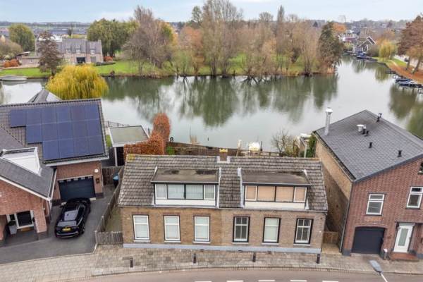 Woning Dorpsstraat 121 Hendrik-Ido-Ambacht