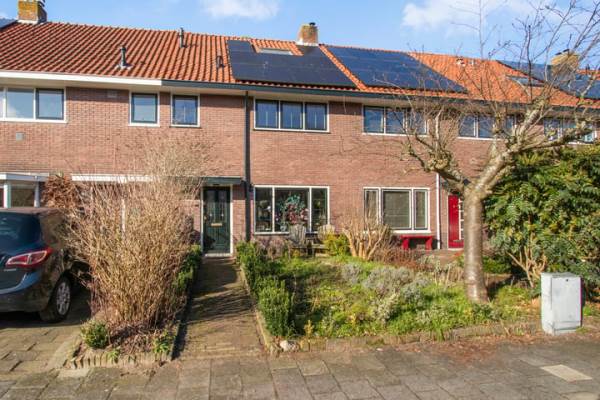 Woning B. van Rooijenstraat 15 Naarden