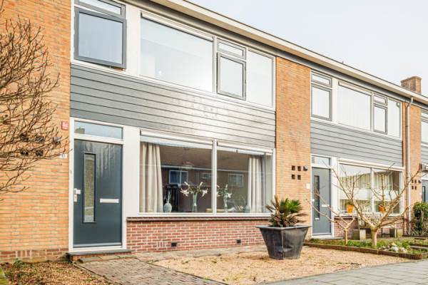 Woning Julianastraat 81 Strijen