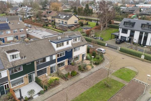 Woning Piet van der Veldenstraat 4 Roelofarendsveen
