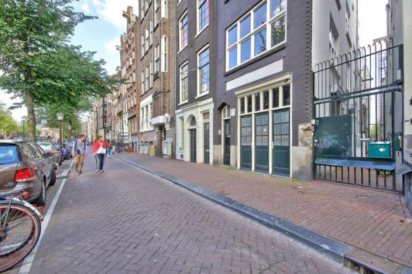 Woning Oudezijds Voorburgwal 93G Amsterdam