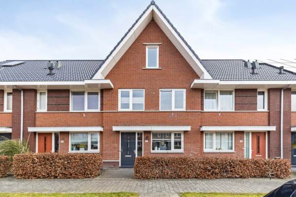 Woning Albert van Damstraat 27 Zwaag