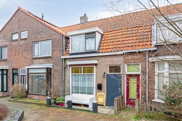 Woning van der Duyn van Maasdamstraat 19 Den Helder