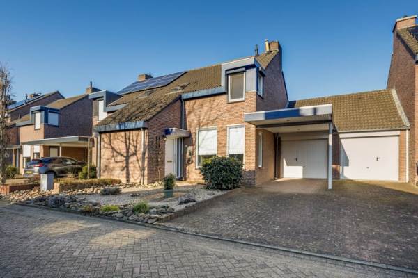 Woning Lintjeshaag 38 Limbricht