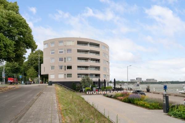 Woning Maasboulevard 198 Rotterdam