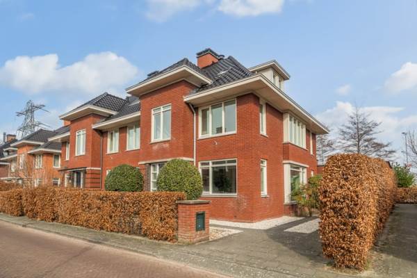 Woning Burgemeester Verver-Aartsenlaan 8 Voorschoten