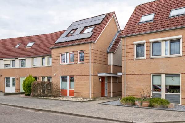 Woning J.H. L.-van Herwaardenstraat 65 Meteren