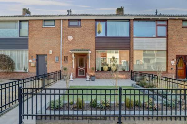 Woning Petuniapad 3 Spijkenisse