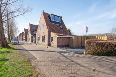 Woning Voorstraat 2 Roelofarendsveen
