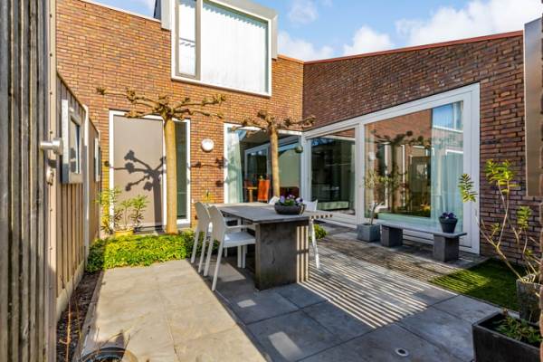 Woning Helmstok 23 Almere