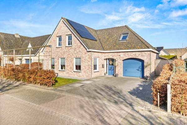 Woning Mgr. L. Dobbelaarstraat 8 Vogelwaarde