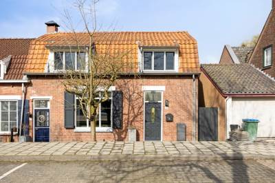 Woning Bloemendaalse Zeedijk 19 Zevenbergschen Hoek (Gem. Moerdijk)