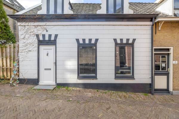 Woning Lange Stoep 1 Lekkerkerk