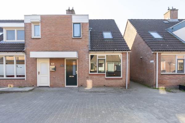 Woning Paardebloem 67 Zwaag