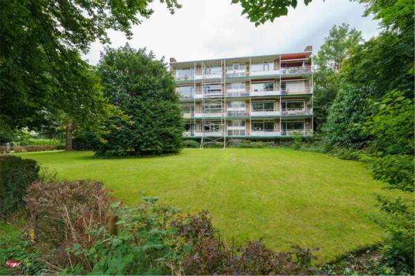 Woning Middenlaan 25 Bussum