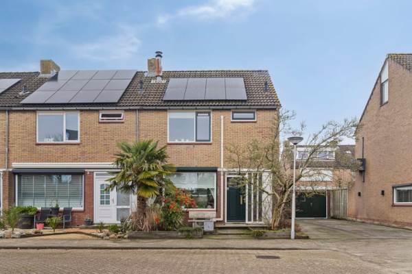 Woning Magnoliastraat 20 Puttershoek