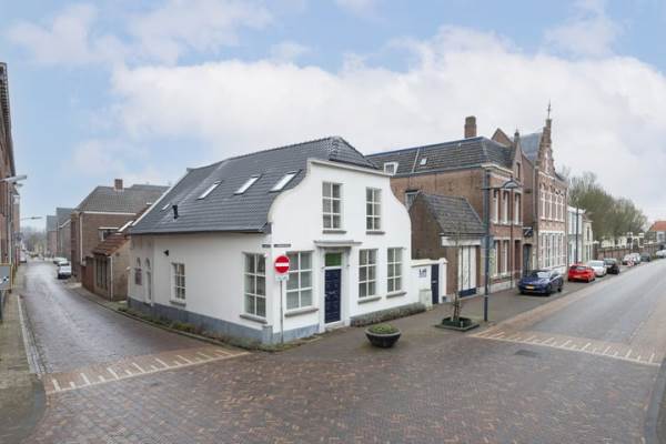 Woning Ste Bernaertsstraat 1 Oudenbosch