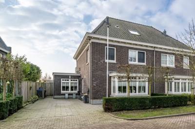 Woning Essenlaan 16 Dirksland