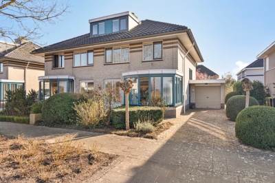 Woning Ambachtsherenlaan 12 Mijnsheerenland