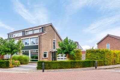 Woning Van der Merckstraat 1 's-Gravendeel