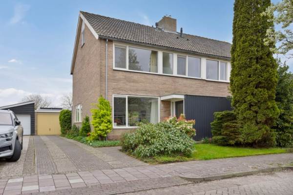 Woning Dokter Posthumuslaan 22 Eenrum